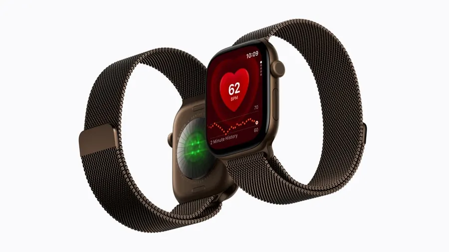 Dwa Apple Watch Series 12: widok czujników na spodzie koperty i tarcza z aplikacją Tętno.